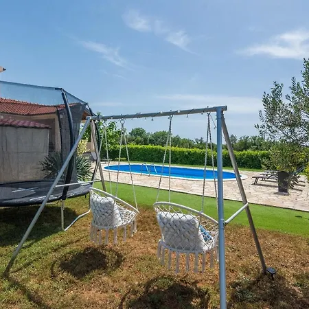 Poolincluded - Josipa