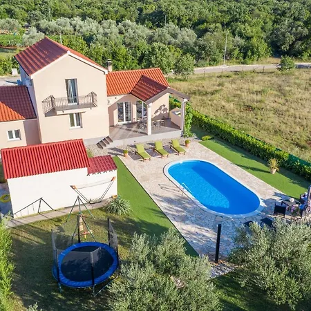 Holiday home Poolincluded - Josipa Policnik