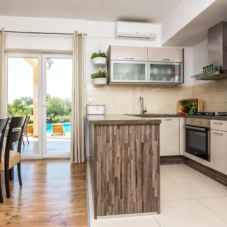 Holiday home Poolincluded - Josipa *