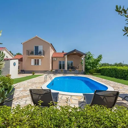 Poolincluded - Josipa Holiday home Policnik