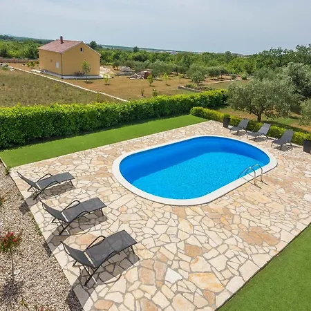 Poolincluded - Josipa Holiday home