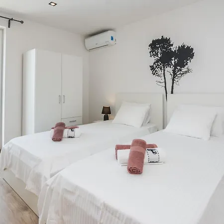 Poolincluded - Josipa Holiday home *