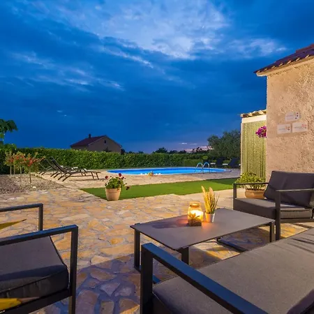Poolincluded - Josipa Holiday home *