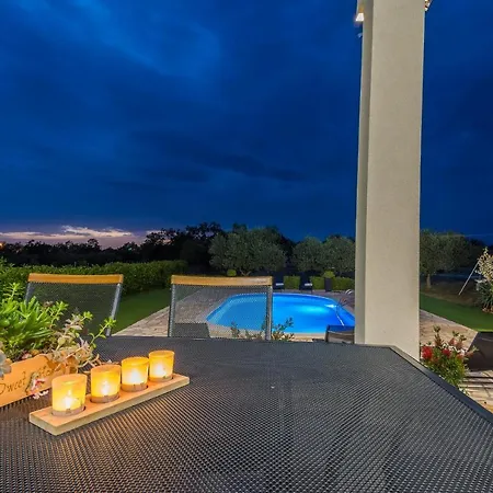 Poolincluded - Josipa Holiday home Policnik